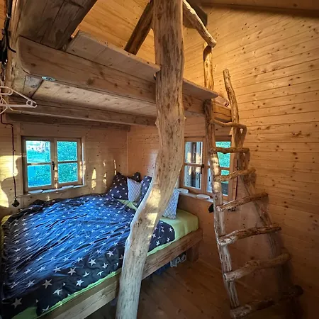 Treehouse Family בית נופש ברנו